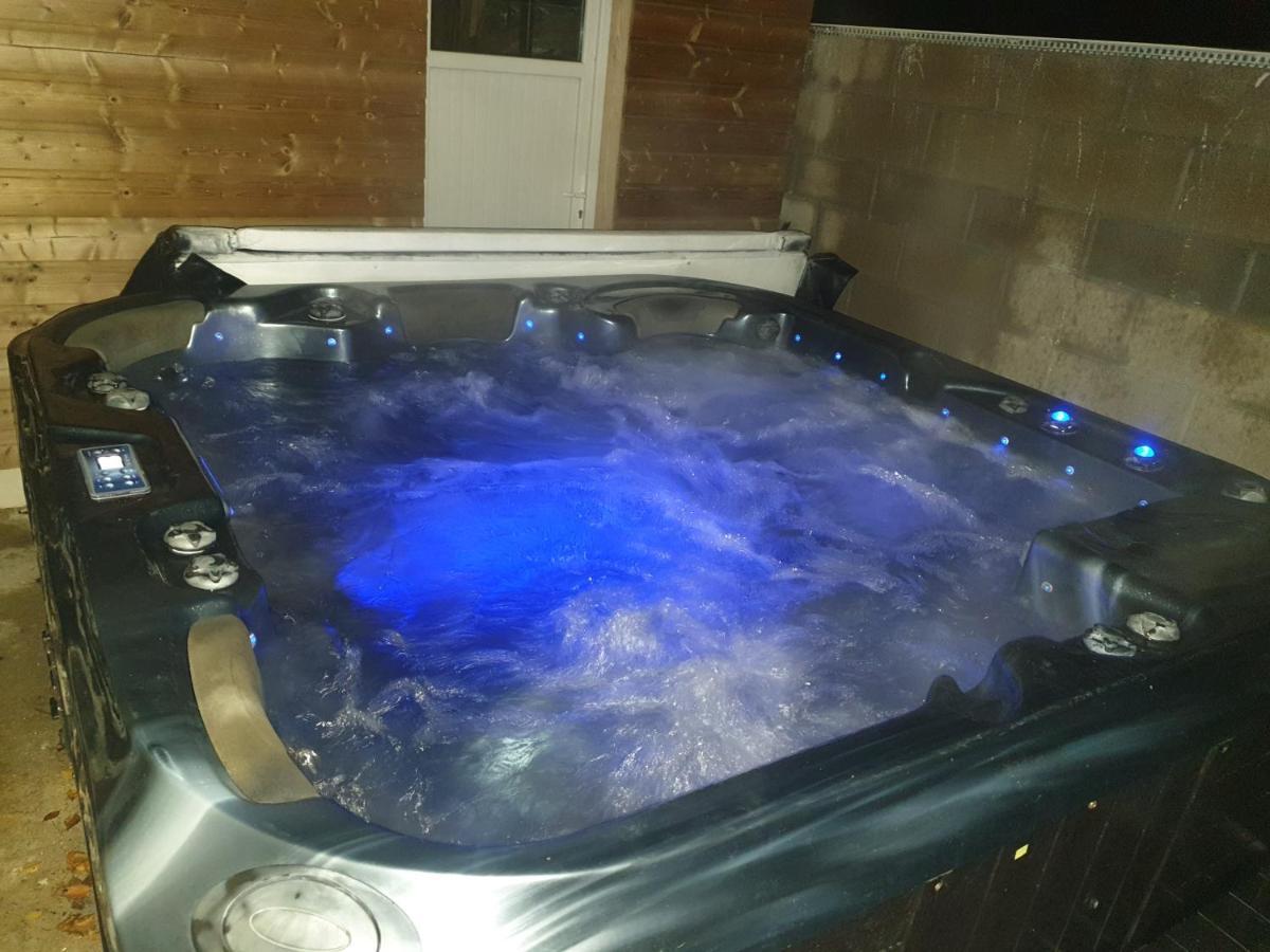 Gite Atypique Avec Jacuzzi Hillion Экстерьер фото